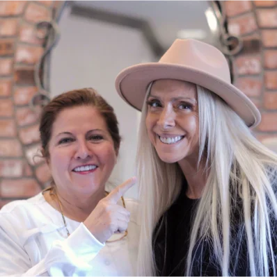  A happy patient and dentist sharing a moment of satisfaction after a successful treatment.